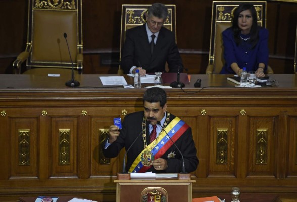 Maduro admite 'catastrófica' crisis en Venezuela