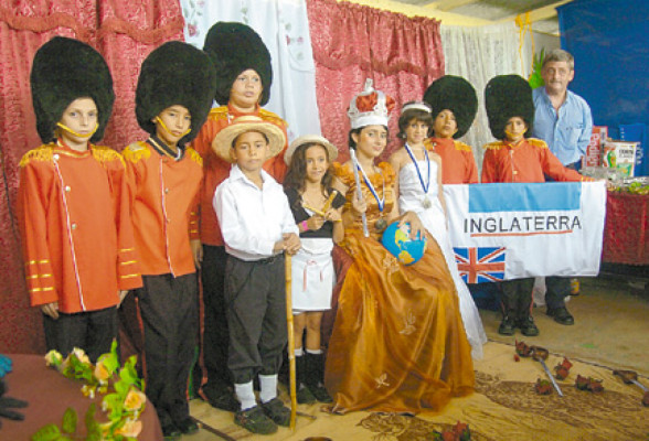 Ritmo, sabor y colorido en VI Feria Hispana