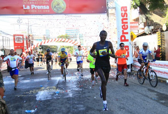 Hilary Kimayo gana la Maratón Internacional de LA PRENSA