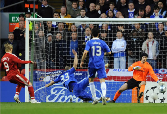 Chelsea noquea al Liverpool y en Anfield