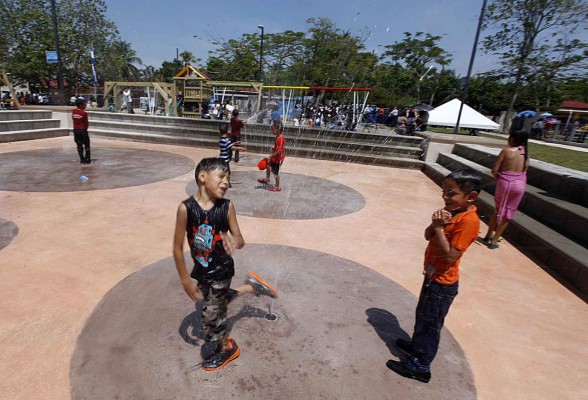 Presidente Hernández inaugura quinto megaparque, esta vez en El Progreso