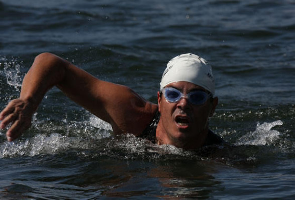 Nadará 10 horas para ayudar a hospital