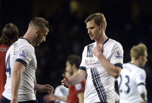El Tottenham empató y deja al Leicester a un paso del título