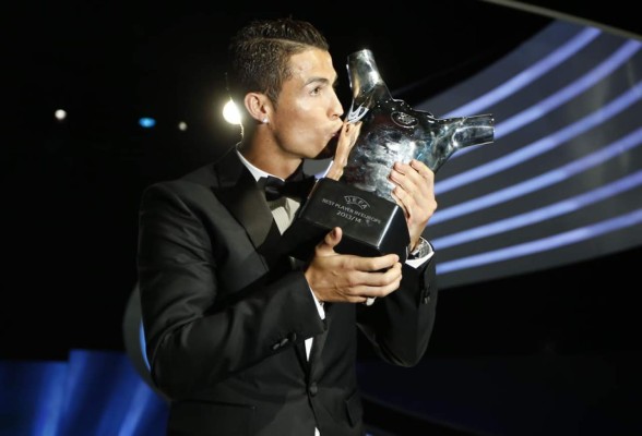 Cristiano Ronaldo logra el premio al Mejor Jugador de la UEFA