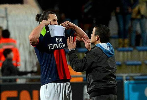 Video: El gran gesto de Ibrahimovic con un aficionado