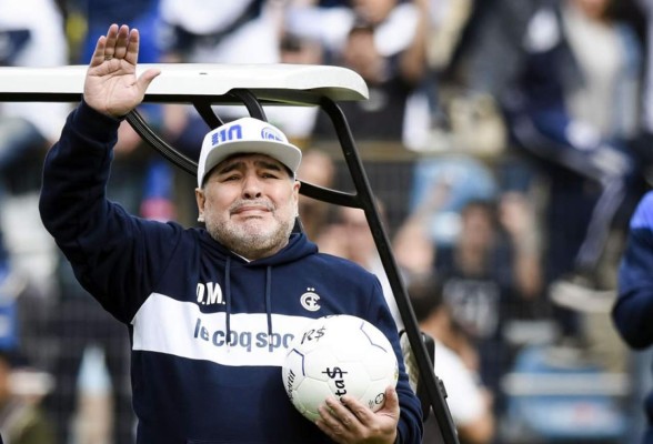 Maradona llama a argentinos a quedarse en casa: 'Separados pero más unidos que nunca'