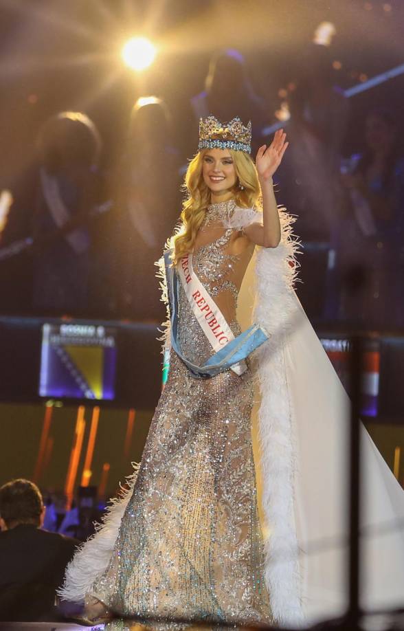 Krystyna dedica gran parte de su tiempo a su fundación homónima, donde sigue trabajando en proyectos benéficos. Entre sus logros más notables se encuentra la creación de una escuela de inglés para niños desfavorecidos en Tanzania, donde también ha contribuido de manera activa como voluntaria.