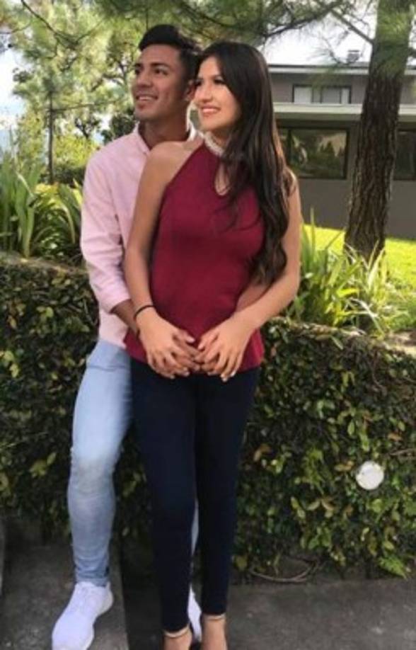 Ambos forman una linda pareja.