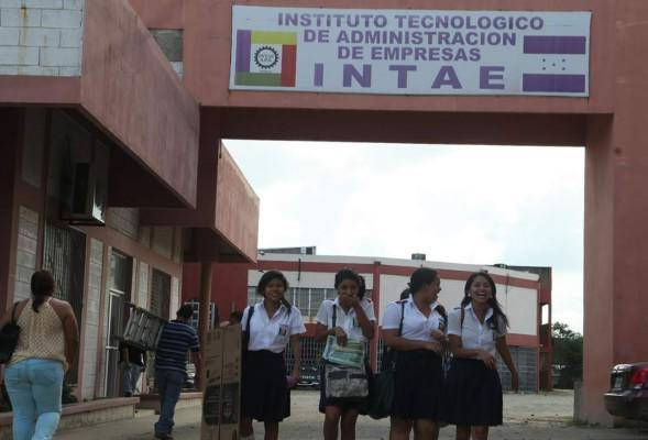 No puede dejar de figurar en este conteo el Instituto Tecnológico de Administración de Empresas (Intae). El 22 de febrero de 1979 inició funciones y a la actualidad ha graduado a más de 20,000 estudiantes en el grado de educación media. Sin duda uno de los colegios más reconocidos de la ciudad. 