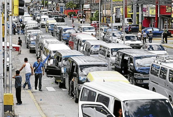 Nueva ley atacará la ilegalidad en transporte público hondureño