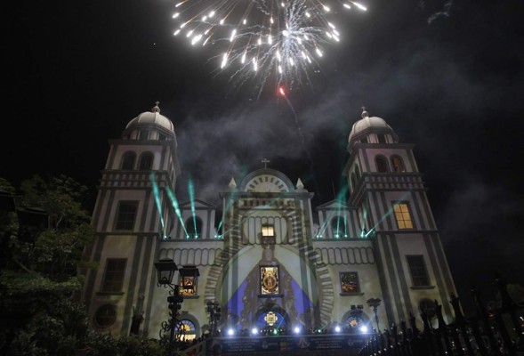 Miles de hondureños de fiesta en honor a la Virgen de Suyapa