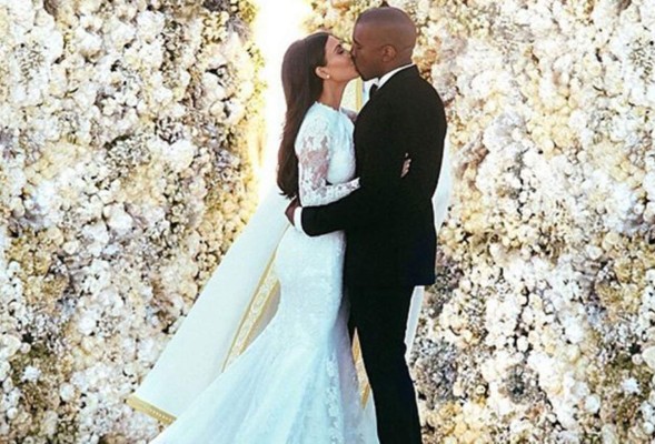 Beso de bodas de Kim Kardashian es la foto con más 'likes' de 2014