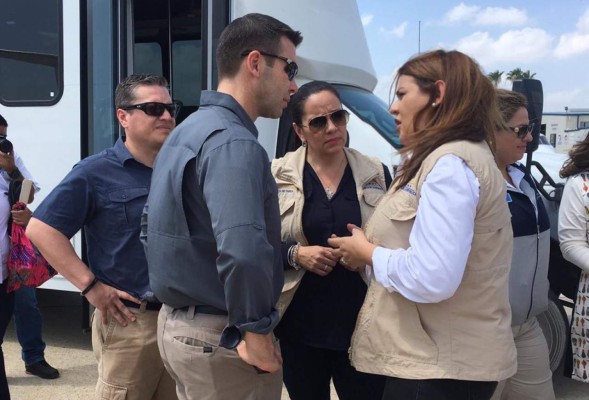 Primeras damas de Honduras y Guatemala visitan frontera de EEUU