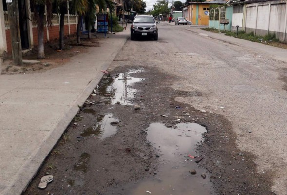 Calles de la Santa Clara siguen en mal estado