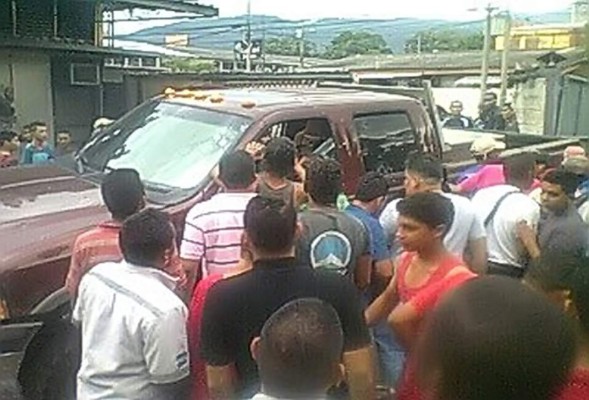Sicarios acribillan a pareja y su hija en San Pedro Sula