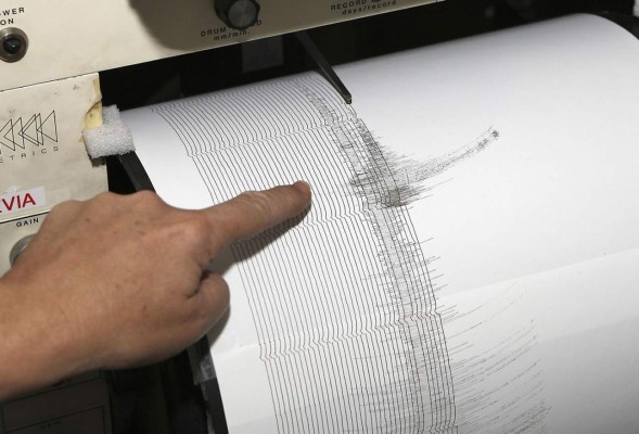 Leve tsunami en Japón tras terremoto de 6.9 grados