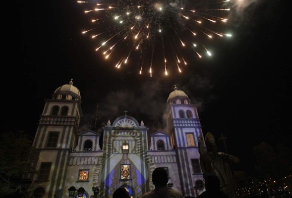 Miles de hondureños de fiesta en honor a la Virgen de Suyapa