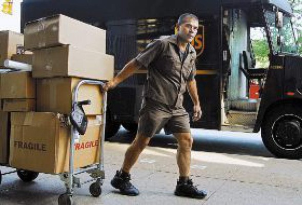 Gobierno investiga a las empresas que traen encomiendas