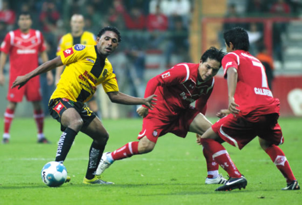 Real España aflojó en los minutos de descuento