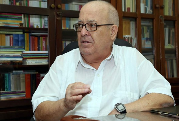 El estado de salud del padre Saturnino es crítico; los feligreses piden por él