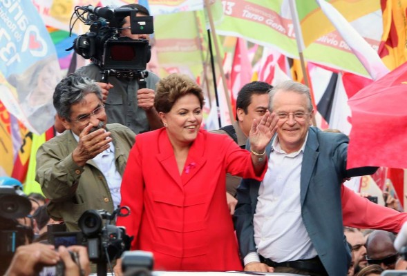 Dilma Rousseff y Aecio Neves a segunda vuelta presidencial en Brasil
