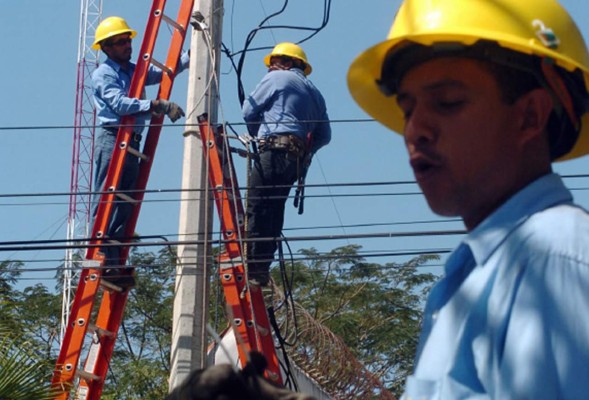 Revisión tarifaria reduce en 4.8% el ajuste a la factura eléctrica del país