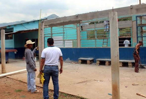 Construyen aulas en escuelas rurales de Villanueva