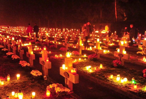Imágenes de como el mundo celebra el día a sus muertos
