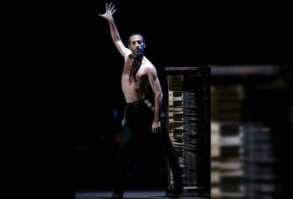 Israel Galván: 'Bailo hasta cuando me quedo quieto”