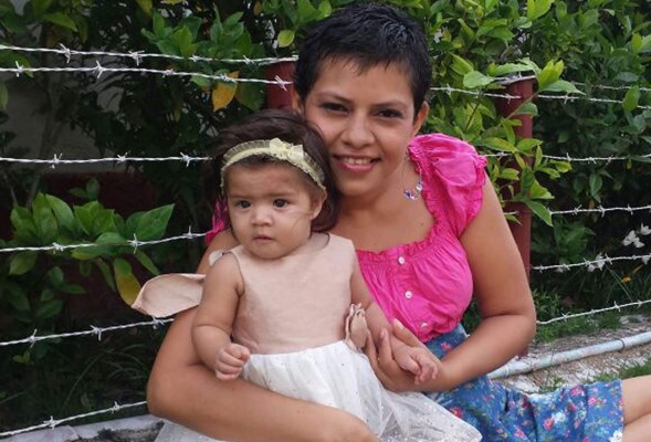 Joven venció el cáncer de mama estando embarazada