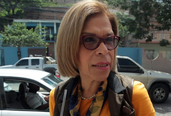 Sobreseen a Rebeca Santos, exministra de Finanzas