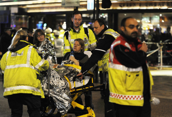 Se cae techo de teatro en Londres: 88 heridos