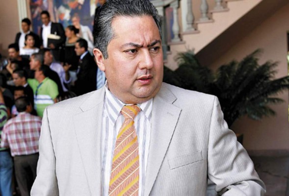 Dictan medidas sustitutivas al exviceministro Darío Roberto Cardona