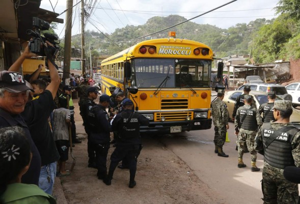 Dentro de bus matan a una suboficial de la Policía Militar