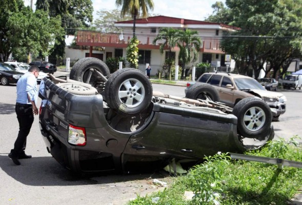 Ilesos salen conductores tras encontronazo en San Pedro Sula