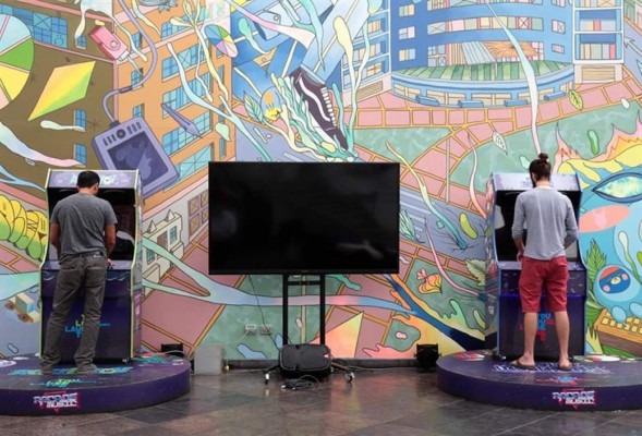Una banda de rock resucita las máquinas arcade en el Perú