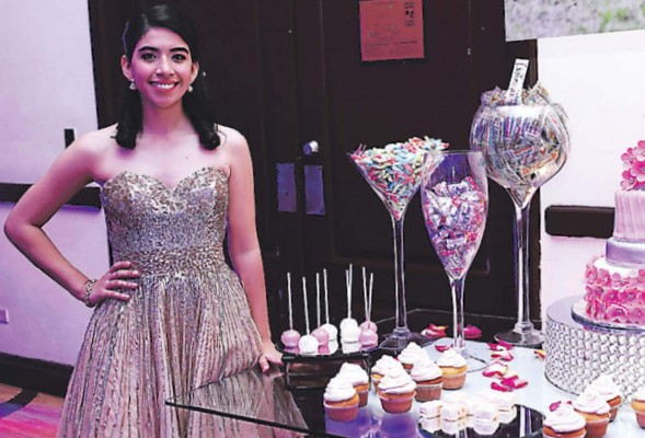 Celebran a lo grande los 15 años de Valeria García