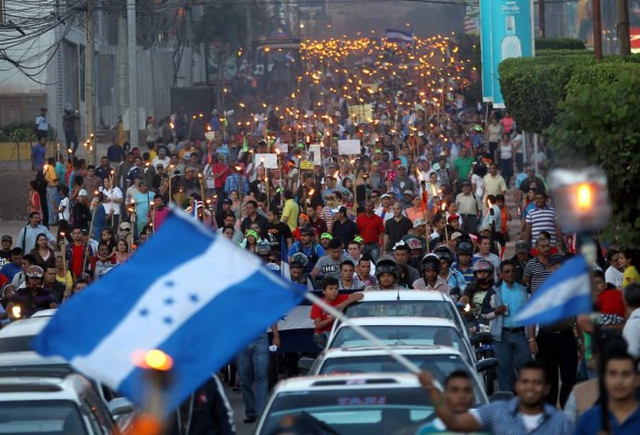Octava 'Marcha de las Antorchas' en Tegucigalpa
