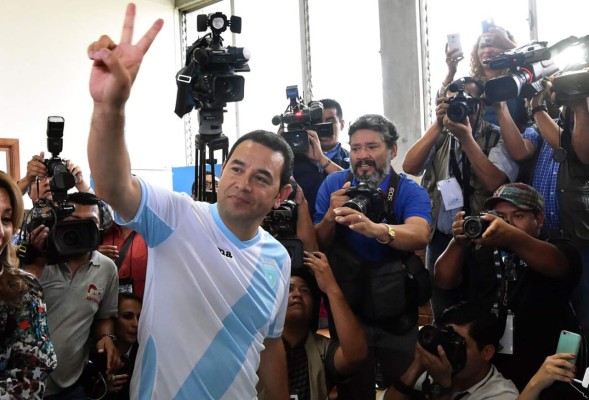 Comediante Jimmy Morales se proclama presidente electo de Guatemala
