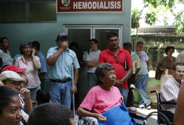 IHSS se queda otra vez sin materiales para diálisis