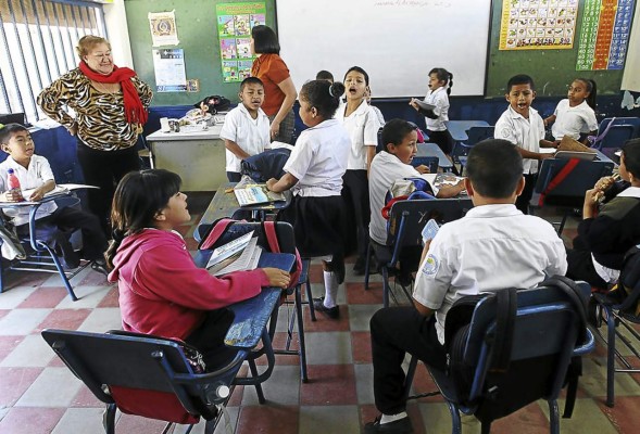 Al menos 24,000 maestros no tienen título universitario en Honduras