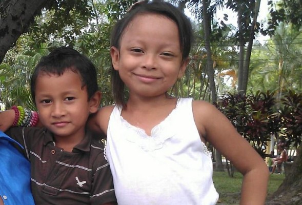 Dos hermanitos se ahogan cuando bañaban en río