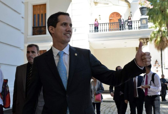 Trump analiza reconocer a Guaidó como presidente de Venezuela