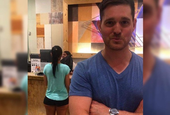 Michael Bublé se disculpó tras ser duramente criticado por fotografía