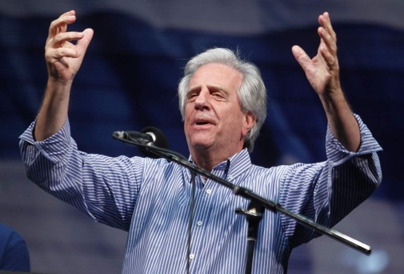 Vázquez y Lacalle van a segunda vuelta presidencial en Uruguay
