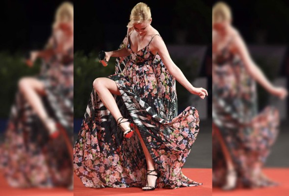 Elizabeth Banks se tropieza en Venecia