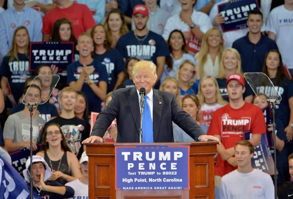 Acusan a Trump de usar fondos de su fundación para fines personales