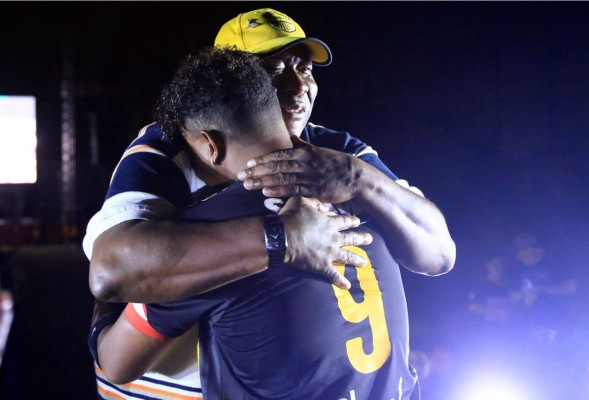 Carlos Pavón y el emotivo reencuentro con su padre