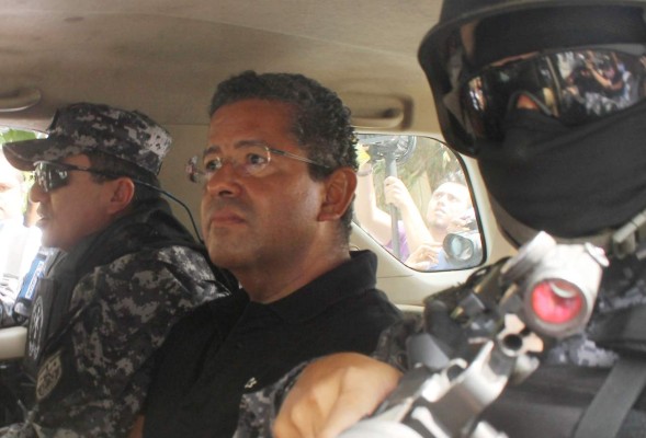 Expresidente salvadoreño sale de cárcel hacia hospital por trombosis