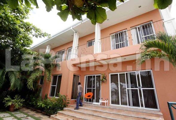 Caso Rosenthal: Aseguran 13 lujosas casas de playa y dos terrenos en Omoa